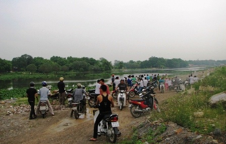 Phát hiện xác chết đã phân hủy trên sông Châu Giang    - 2