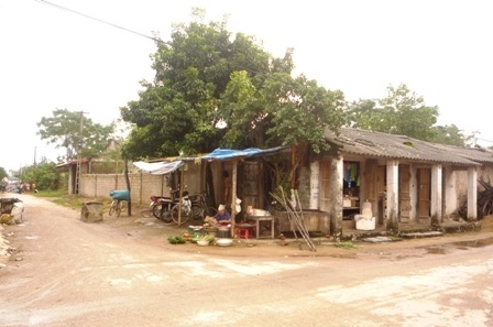 Trường lớp thiếu, chợ tiền tỷ bỏ hoang    - 4