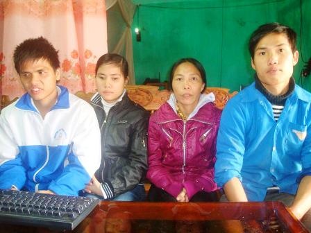 Tủi phận người phụ nữ nuôi chồng bệnh tật, 2 con mù lòa    - 4