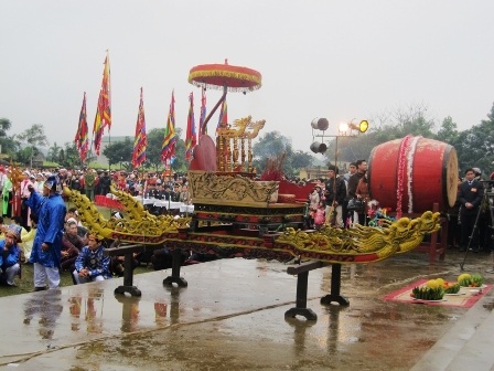 Tưng bừng khai hạ Mường Bi - 1 Tưng bừng khai hạ Mường Bi - 1