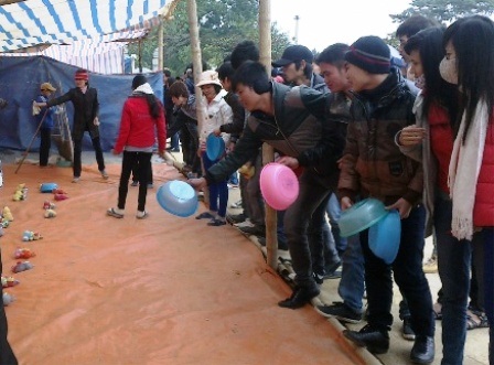 “Đỏ đen” ngập tràn lễ hội Xuân - 13 “Đỏ đen” ngập tràn lễ hội Xuân - 13