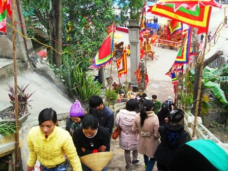 Hàng ngàn người nô nức dự lễ hội cầu phúc tại Đền Độc Cước    - 9