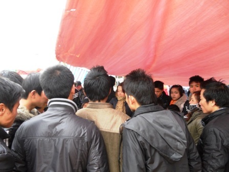 “Đỏ đen” ngập tràn lễ hội Xuân    - 9