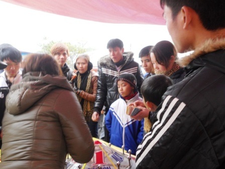 “Đỏ đen” ngập tràn lễ hội Xuân    - 10