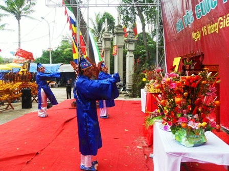 Hàng ngàn người nô nức dự lễ hội cầu phúc tại Đền Độc Cước    - 1