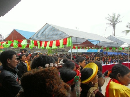 Hàng ngàn người nô nức dự lễ hội cầu phúc tại Đền Độc Cước    - 2