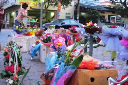 Hoa tươi trong Ngày Nhà giáo VN. (Ảnh Đức Văn)