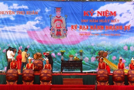 Tưng bừng lễ hội ở ngôi đền cổ nhất xứ Thanh   