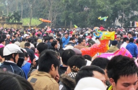 Tưng bừng khai hạ Mường Bi - 4 Tưng bừng khai hạ Mường Bi - 4
