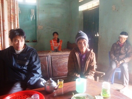 Mòn mỏi mẹ già ngóng con đi trên tàu Vinalines Queen    - 3