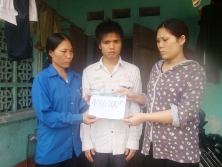 Quà bạn đọc tiếp tục đến với gia đình chị Vũ Thị Hà   