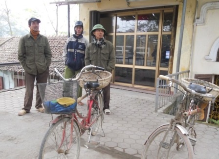 “Sắp Tết rồi, phải cố kiếm tiền mua cân thịt…”   - 1