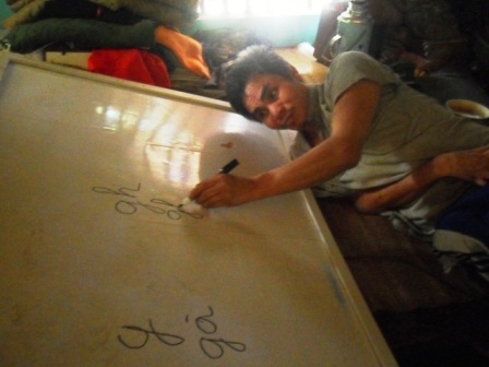 21 năm dạy chữ trên giường   - 3