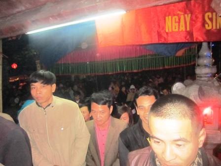 Ấn đền Trần Thanh Hóa cũng hút hàng nghìn du khách - 5