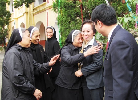 Phó Chủ tịch nước thăm bà con giáo dân dịp Giáng sinh    - 2