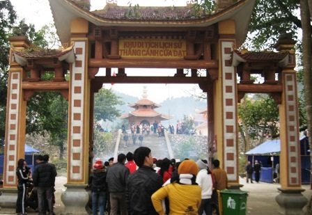 Đầu năm đi lễ Bà Chúa thượng ngàn cầu lộc, cầu tài    - 4