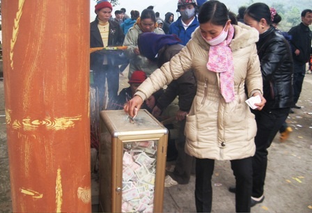 Đầu năm đi lễ Bà Chúa thượng ngàn cầu lộc, cầu tài    - 7