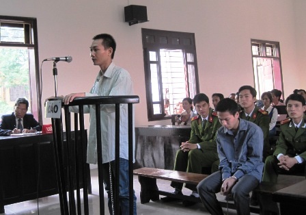 Lời xin lỗi muộn màng trong phiên tòa xử kẻ đốt con - 2