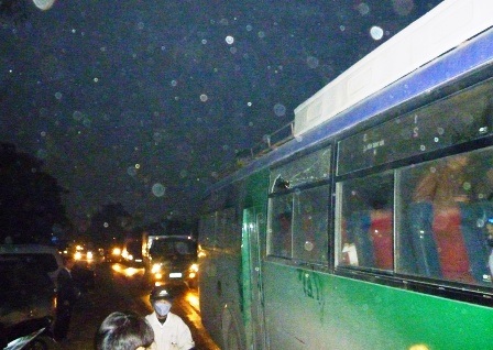 Hai xe tải đối đầu, Quốc lộ 1A tắc nghẽn hơn 3 giờ    - 4