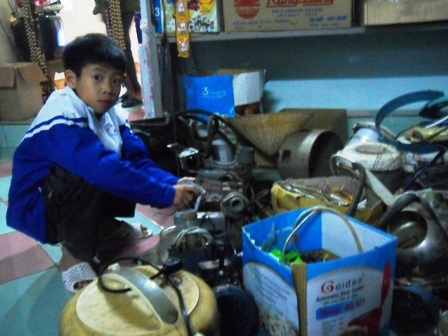 Rô bốt dế mèn của cậu bé dân tộc Thái 8 tuổi  - 2