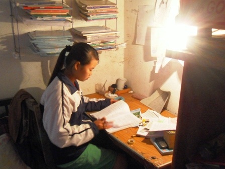 Nghị lực vượt khó học giỏi của 4 chị em nghèo  - 2