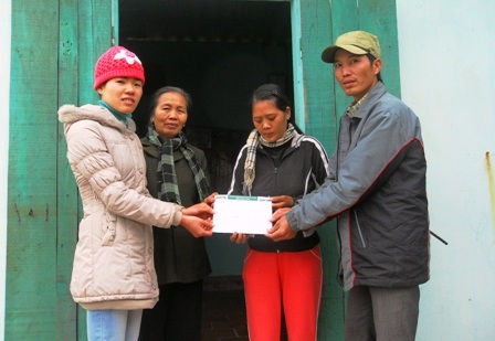 Quà bạn đọc tiếp tục đến với chị Bình sau ca phẫu thuật tim    - 1