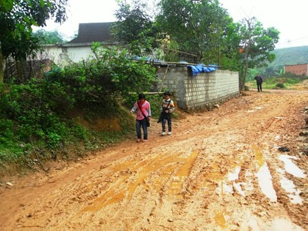 Những công trình tiền tỷ bỏ hoang phí giữa xã nghèo    - 4