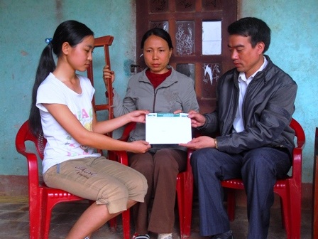 Hơn 11 triệu đồng tiếp tục đến với gia đình chị Mận   