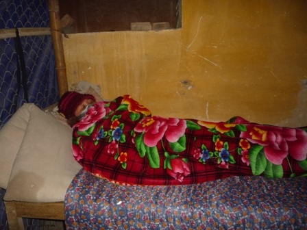 Hơn 800 tiểu thương mang chăn màn ra “canh” chợ suốt dịp Tết - 2