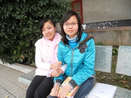 Cảm phục nỗ lực của đôi bạn mồ côi cùng vào ĐH