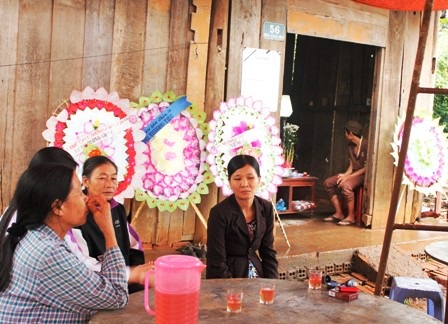 Chèo thuyền chơi trên hồ nuôi cá, 4 nữ sinh chết đuối   - 3