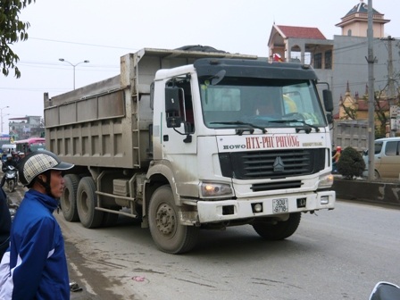 Tài xế ẩu đả nhau, Quốc lộ 1A ách tắc nghiêm trọng   - 1