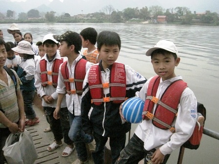 Tròng trành qua đò, vượt sông tìm chữ   