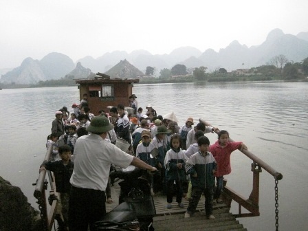 Tròng trành qua đò, vượt sông tìm chữ   