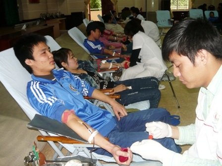 “Sẻ giọt máu đào - trao niềm hi vọng”  