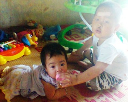 Bé trai sơ sinh bị bỏ rơi ở chùa được đặt tên là Nhân Bản - 6 Bé trai sơ sinh bị bỏ rơi ở chùa được đặt tên là Nhân Bản