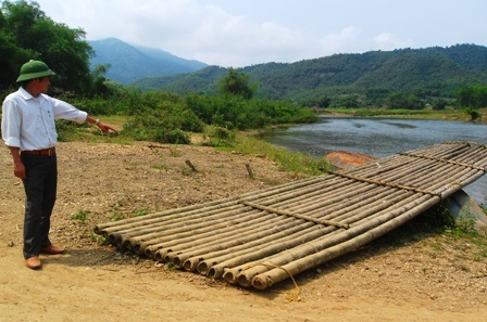 Hiểm nguy rình rập trên những cây cầu tạm 