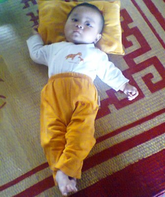 Bé trai sơ sinh bị bỏ rơi ở chùa được đặt tên là Nhân Bản - 5 Bé trai sơ sinh bị bỏ rơi ở chùa được đặt tên là Nhân Bản