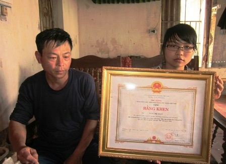 Cô học trò nghèo được Thủ tướng Chính phủ tặng bằng khen   