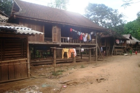 Bản Cốc “khát” điện, “khát” nước, “khát”... đường đi - 2