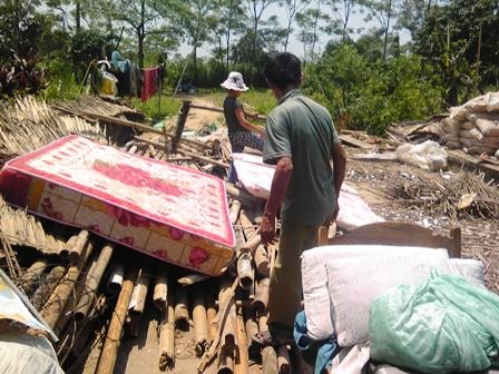 Người dân bàng hoàng sau trận lốc xoáy 5 tỉ