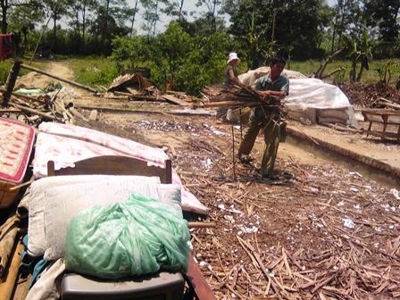 Người dân bàng hoàng sau trận lốc xoáy 5 tỉ