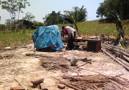 Người dân bàng hoàng sau trận lốc xoáy 5 tỉ