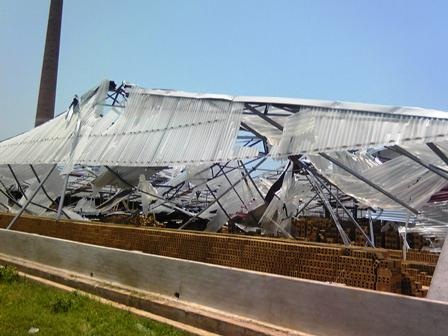 Người dân bàng hoàng sau trận lốc xoáy 5 tỉ