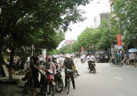 Cả khu phố náo loạn vì cảnh xiết nợ   