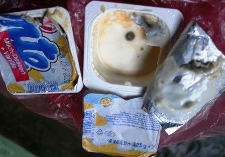 Đau bụng vì ăn phải váng sữa Monte mốc xanh   