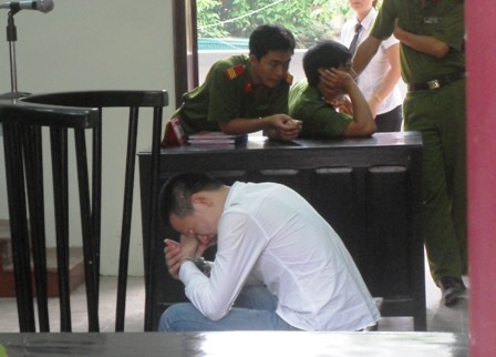 Đâm chết bạn lĩnh án 10 năm tù    - 1