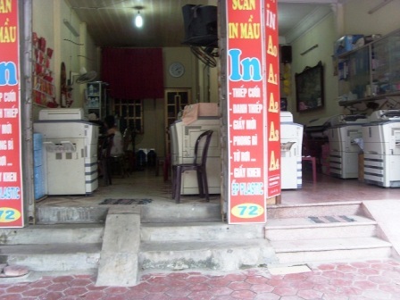 Tại Thanh Hóa: “Phao” thi quây quanh cổng trường