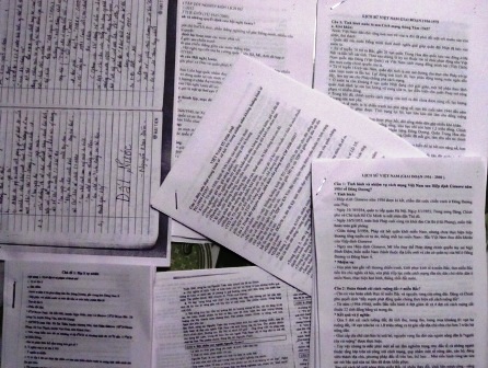 Tại Thanh Hóa: “Phao” thi quây quanh cổng trường