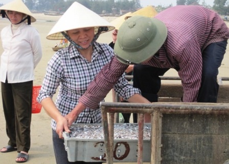 Cán bộ dân số cơ sở gồng mình mưu sinh